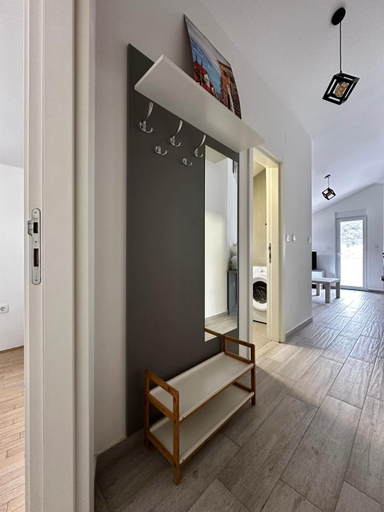 Others 2, Apartments Lemar