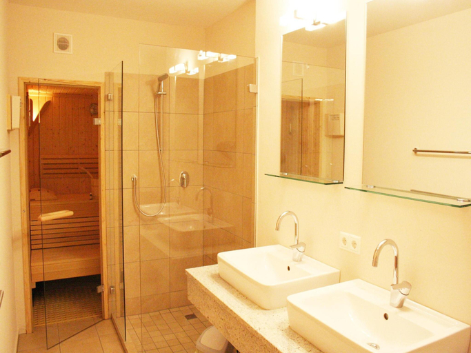 Bathroom 3, Chalet in Kirchberg near Ski Lift  Sauna, Zell am See