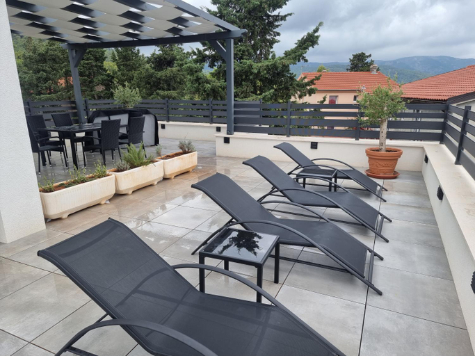 Others 5, Villa PHAROS, Stari Grad