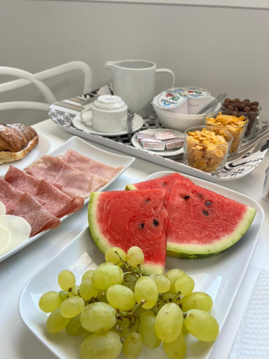Food & Drinks 3, Bilateral B&B, Syracuse