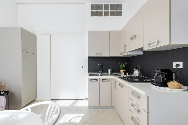 Private kitchen 3, Light-Filled Flat by Wonderful Italy, Bologna