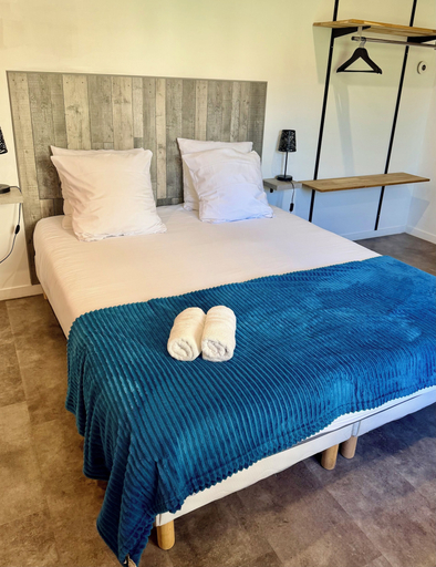Bedroom 5, Aux Charmes, Pas-de-Calais