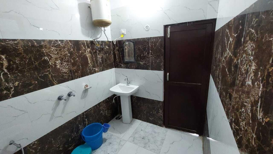 Bathroom 3, Sarvaheet Yoga And Retreats, Rudraprayag