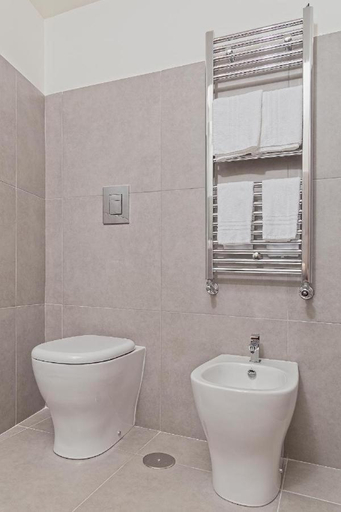Bathroom 2, Arco dei Pinto II, Salerno