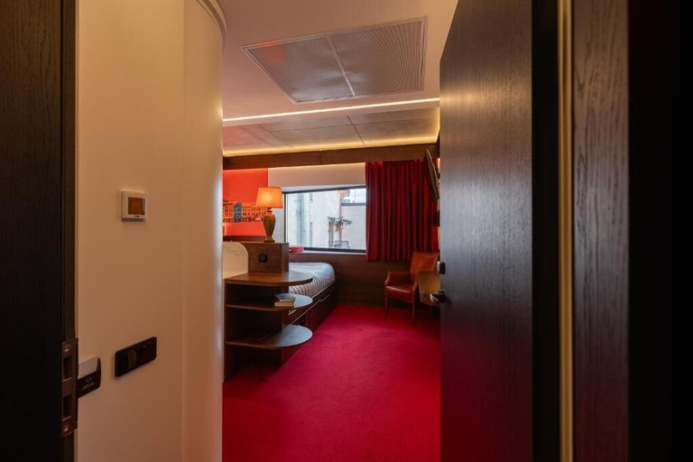 Room 5, FEST hotel. Rynok Square, L'vivs'ka