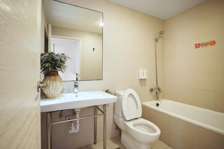Bathroom, Island Hearth Sun Moon Lake, Nantou