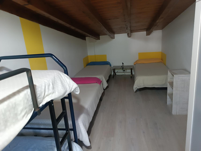 Bedroom 2, Albergue Casa Txakainlo, Navarra