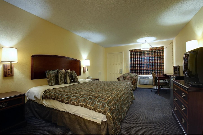 Bedroom 3, Americas Best Value Inn Comanche, Comanche