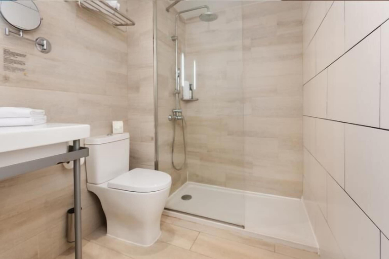 Bathroom 4, R2 Bahía Kontiki Beach Apartments, Las Palmas