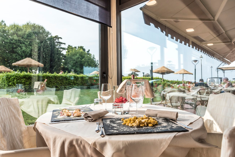 Food & Drinks 5, Yachting Hotel Mistral, Brescia