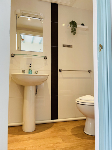 Bathroom 3, Molesworth Arms, Cornwall