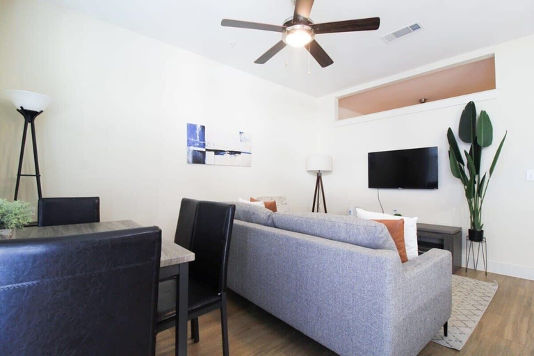 Room 3, Refresh Tanglewood Spacious 1BR in Uptown Houston, Houston