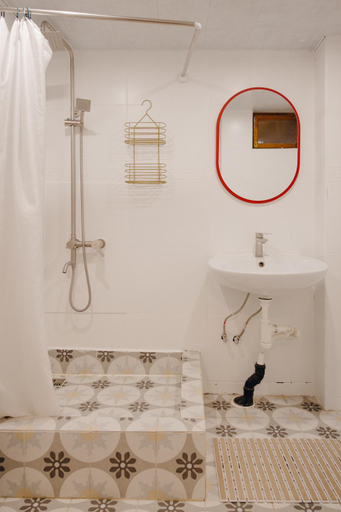 Bathroom 3, Friends Hostel, Tbilisi