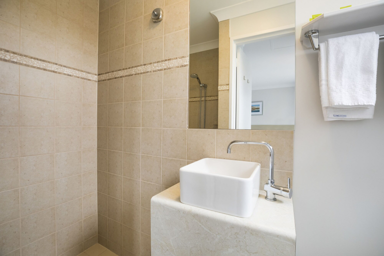 Bathroom 3, Nightcap at the Ship Inn (ex The Royal Palms Resort), Busselton