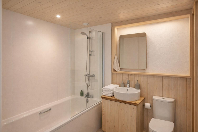 Bathroom 3, Abergwynant Farm Holidays with BBQ Hut Available To Hire, Gwynedd