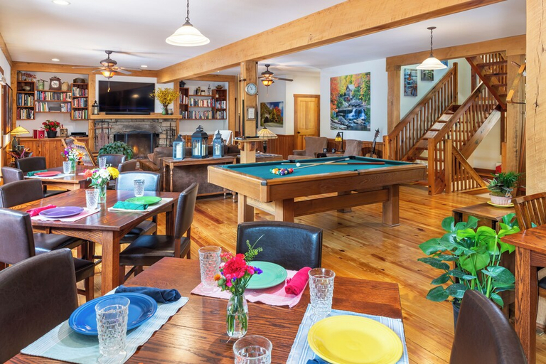 Food & Drinks 4, Bent Creek Lodge Bed & Breakfast, Buncombe