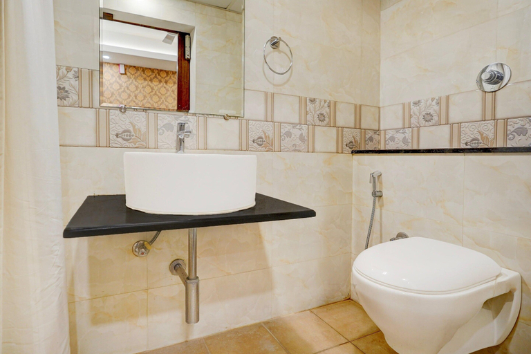 Bathroom 2, Deluxeblue Ocean Residency, Bangalore