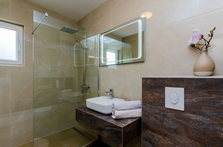 Bathroom 3, APARTMENTS SANDITO, Župa Dubrovačka