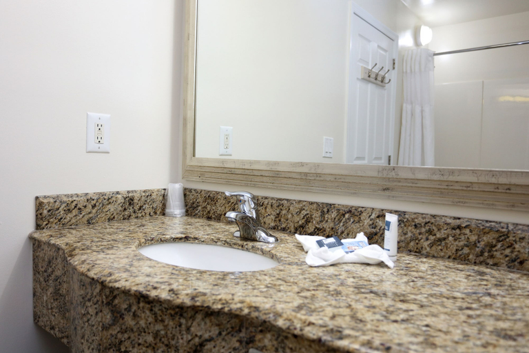 Bathroom 4, La Mer Beachfront Inn, Cape May
