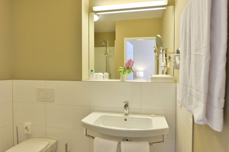 Bathroom 5, INVITE Hotel Fulda City, Fulda