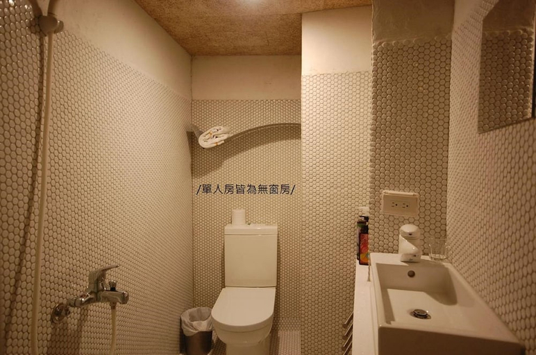 Bathroom 4, Orange Moon Inn, Pingtung