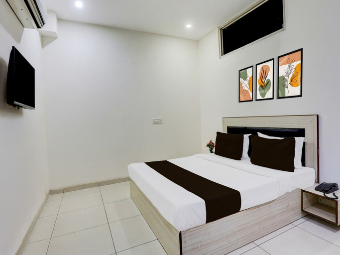 Room 4, Deluxehotel jb Plaza, Sahibzada Ajit Singh Nagar