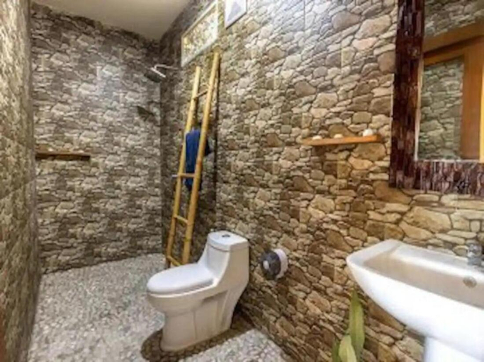 Bathroom 5, Cozzy Made 02 Balangan homestay & villa, Badung
