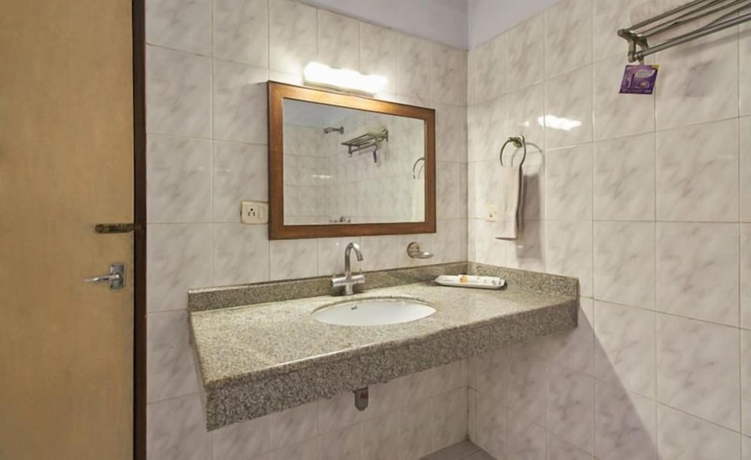 Bathroom, Pallavi International Hotel, Kolkata