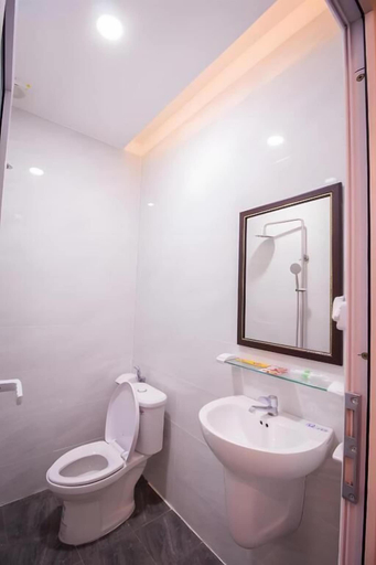 Bathroom 3, 1991 Hotel Phan Thiet, Phan Thiết