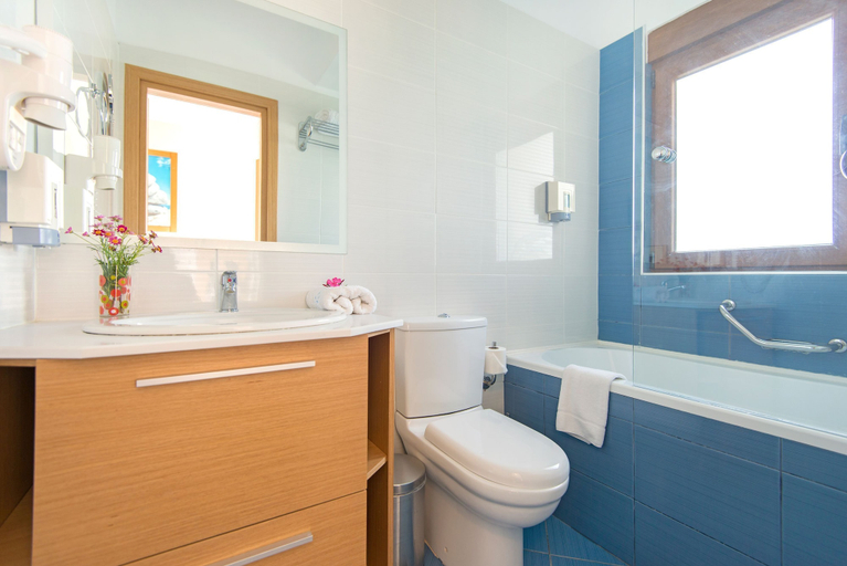 Bathroom 3, Horizon Line Villas, South Aegean