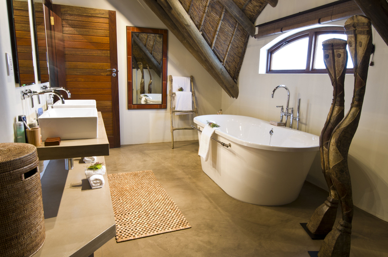 Bathroom 5, Gondwana Game Reserve, Eden
