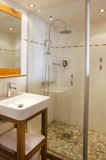 Bathroom 3, Hôtel Beaulieu, Haute-Savoie
