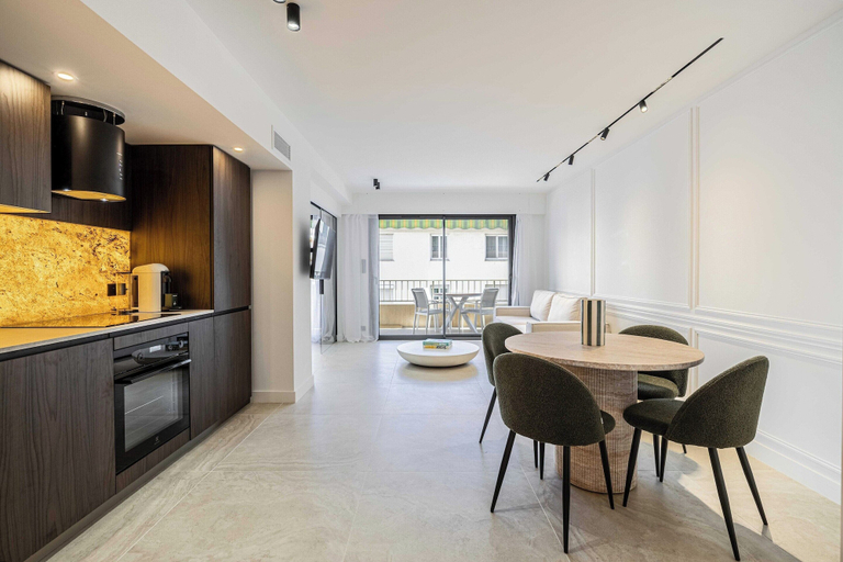 Interior 5, Renovated Prestige 3P Luxe Apt, Terrace & Parking, Alpes-Maritimes