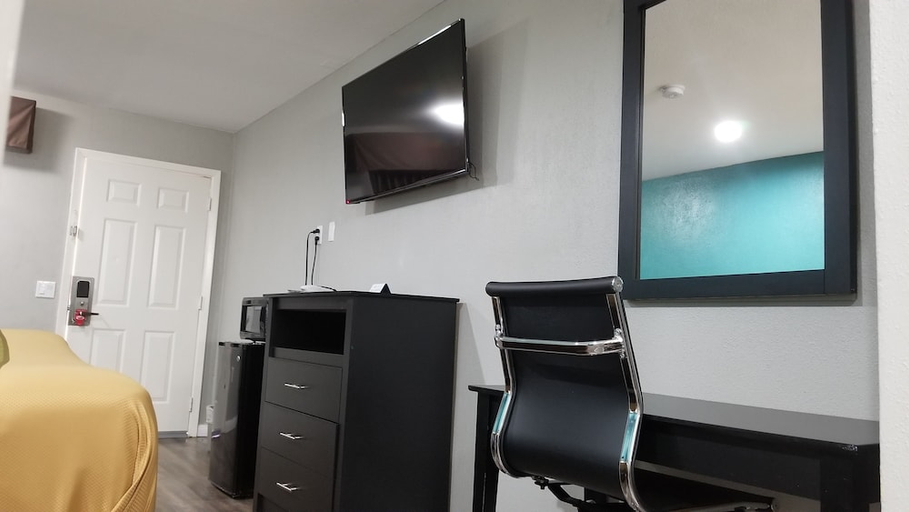 Bedroom 2, Prestige Inn, Houston
