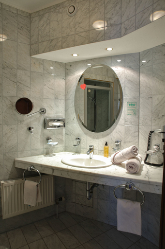 Bathroom 5, Gräfliches Hotel Alte Post, Rottal-Inn