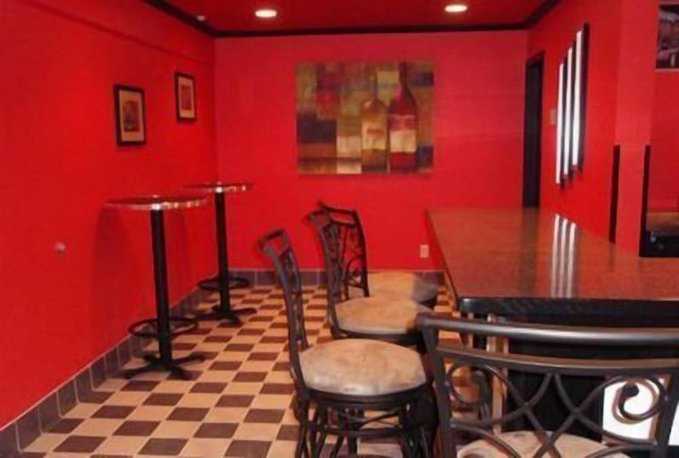 Food & Drinks 5, Roseau Motel, Roseau