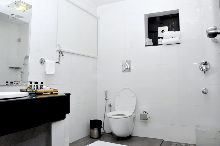 Bathroom 3, The Tall Trees Munnar, Idukki