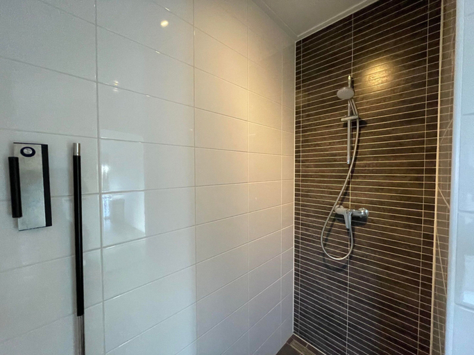 Bathroom 5, Home in the Historic Sint Nicolaasga, Skarsterlân