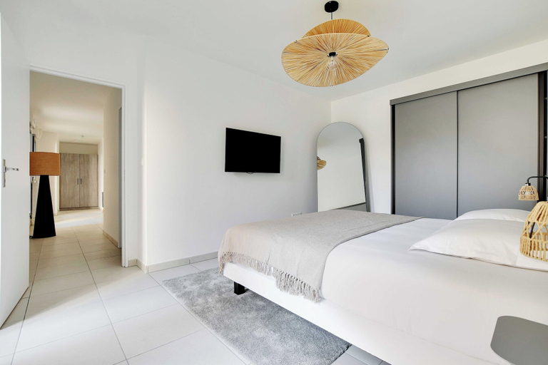 Room 4, Elegant Appt - 2bdr/6p - Near Paris & La Defense, Hauts-de-Seine