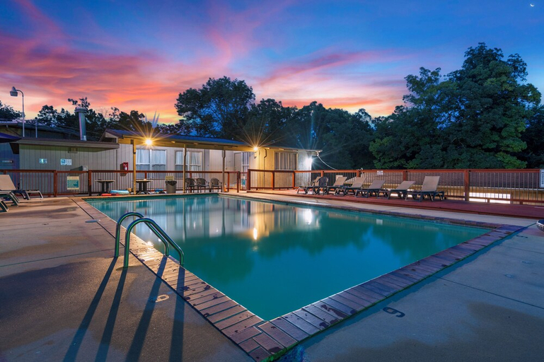 Sport & Beauty 5, Indian Point Lodge Amp Condominiums, Stone