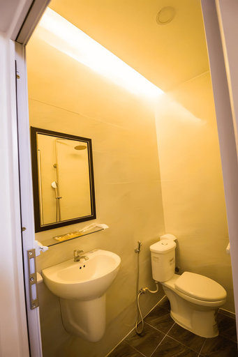 Bathroom 3, 1991 Hotel Phan Thiet, Phan Thiết