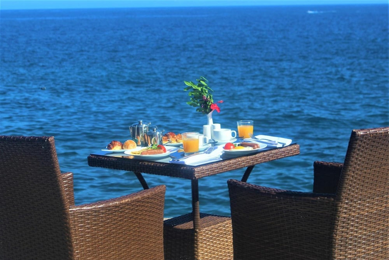 Food & Drinks 4, Retaj Moroni Hotel
