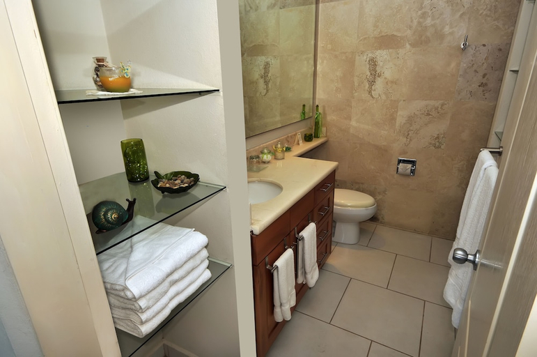 Bathroom, Marina Banderas Suites, Puerto Vallarta