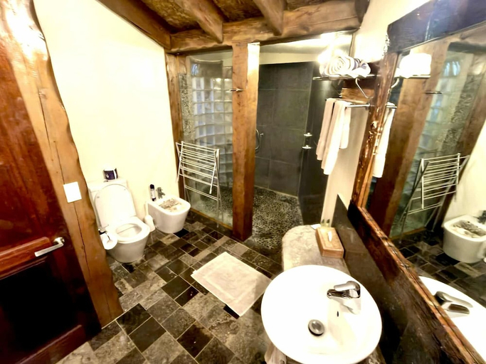 Bathroom 4, Aitutaki Escape Resort & Spa, Aitutaki