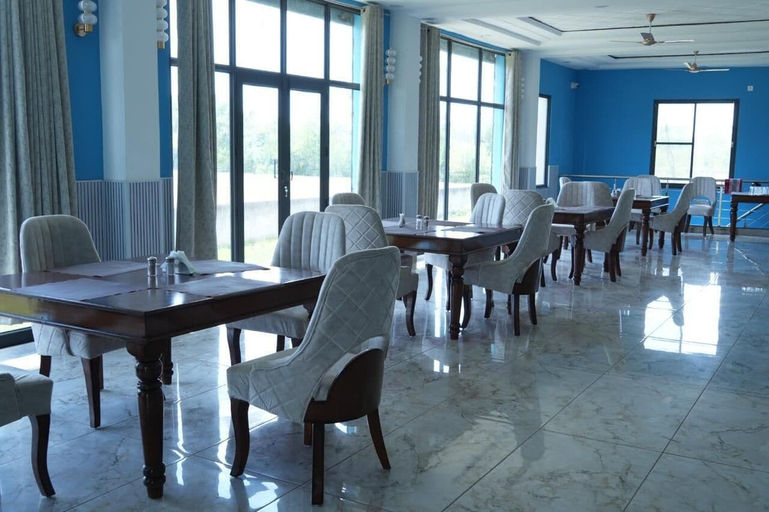 Dining 4, Hotel Griffin, Rupnagar