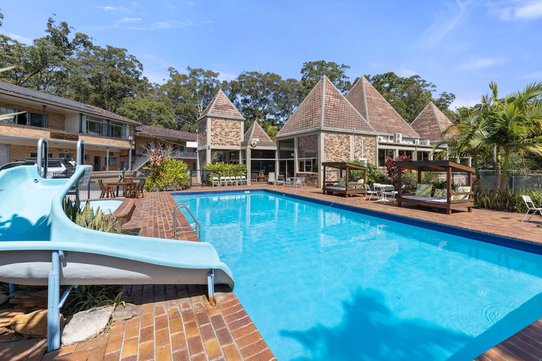 Sport & Beauty 2, Sanctuary Resort Motor Inn, Coffs Harbour - Pt A