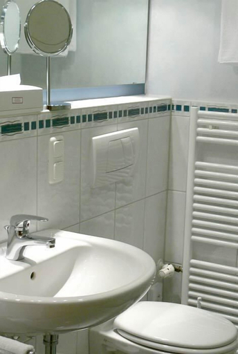 Bathroom 5, Hotel Chrysantihof, Rottal-Inn