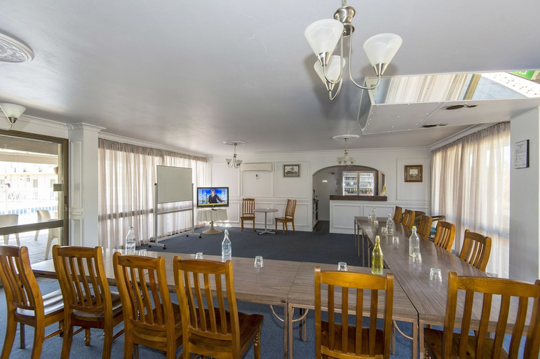 Food & Drinks 4, Mid City Motor Inn, Mackay - Pt A