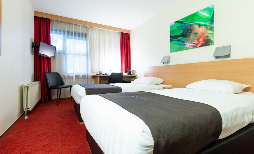 Bedroom 3, Bastion Hotel Heerlen, Voerendaal