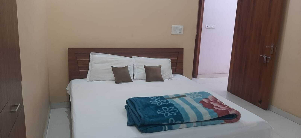Room 4, Hotel Shivdham, Lucknow